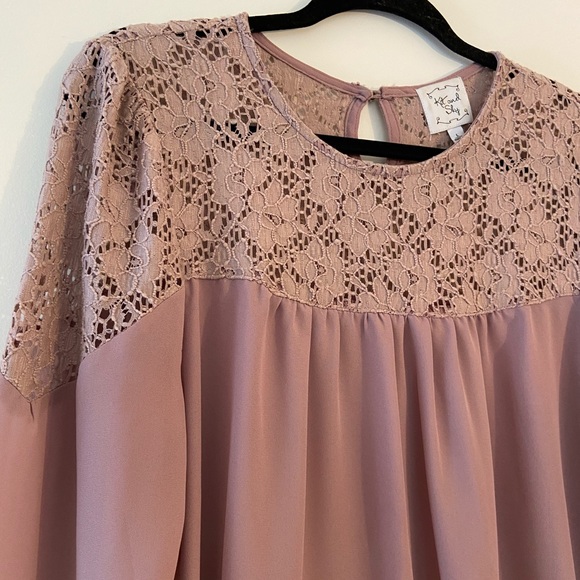 Kit and Sky | Lace Blouse - Picture 3 of 10